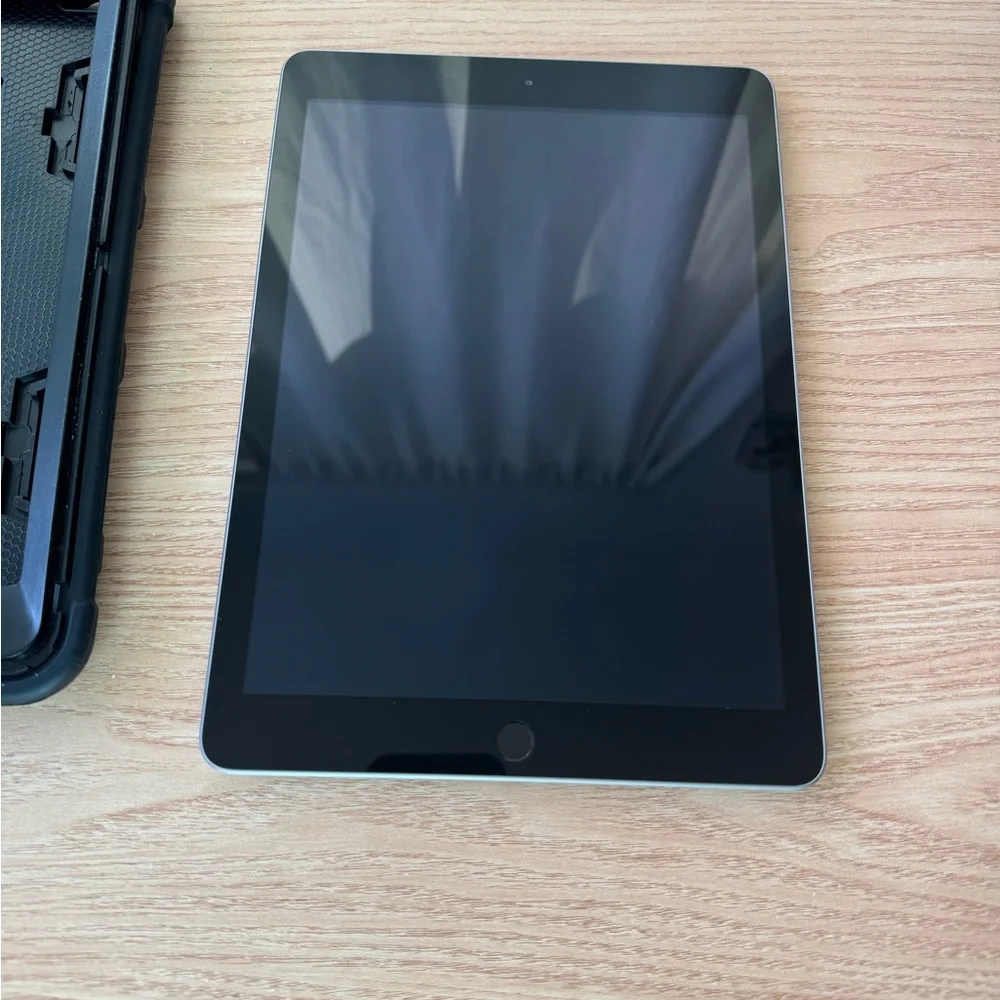 Apple Tablet - Sleek Silver Finish gen 5